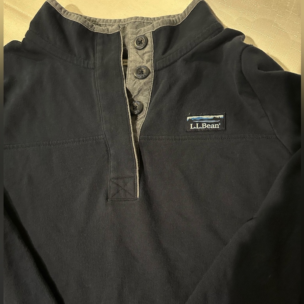 Men’s Size Medium L.L. Bean Pull Over